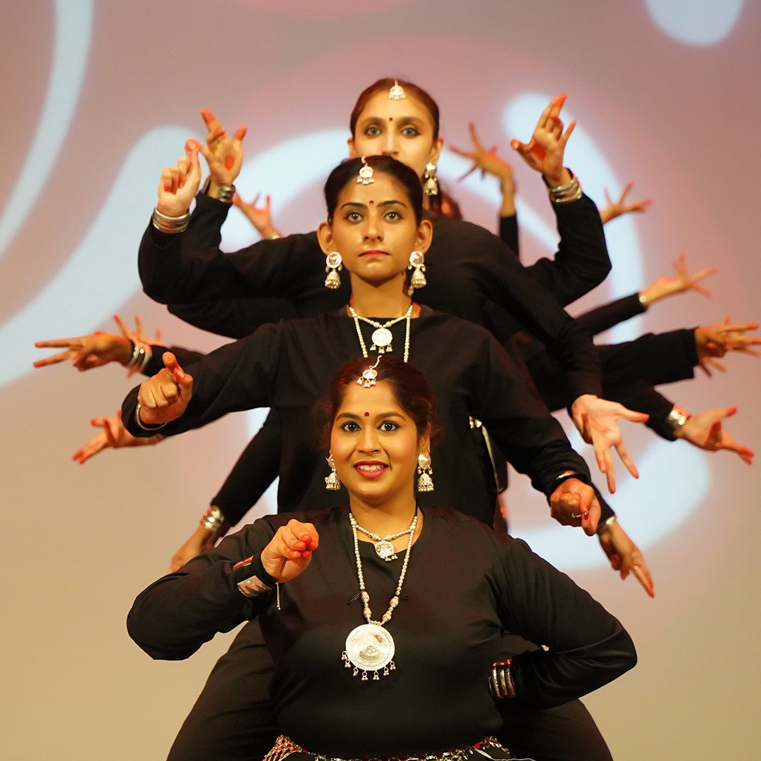 INDIAN GROUP DANCE