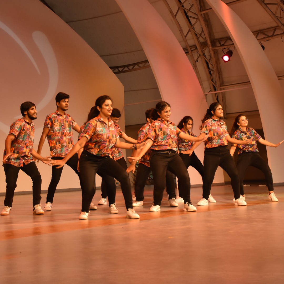 WESTERN GROUP DANCE